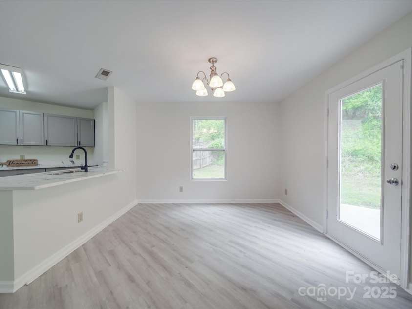 3227 Deshler Morris Lane, Charlotte, NC 28216.  MLS# CAR4244473, YatesRealty ID 6645. 