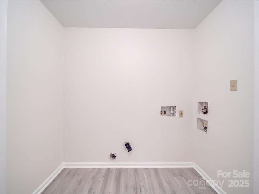 3227 Deshler Morris Lane, Charlotte, NC 28216.  MLS# CAR4244473, YatesRealty ID 6645. 