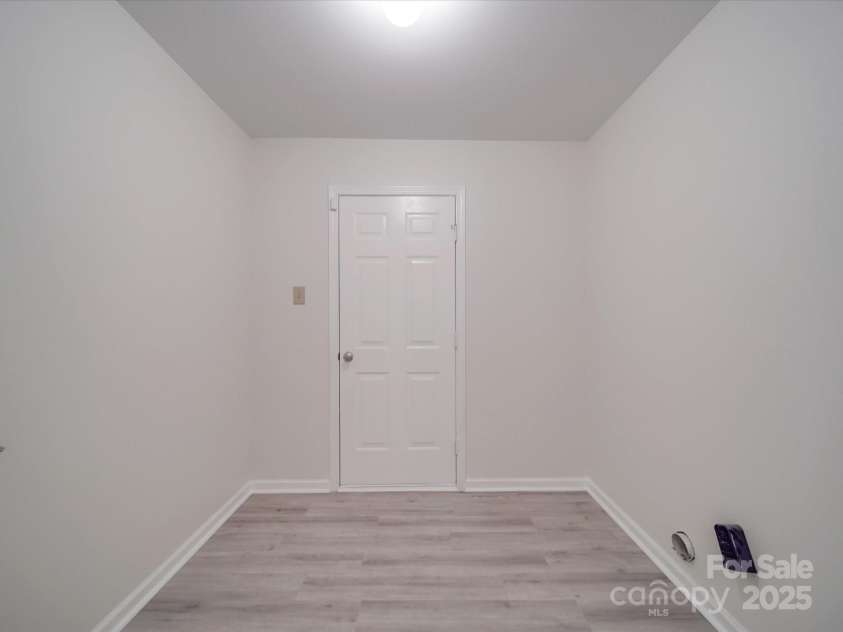 3227 Deshler Morris Lane, Charlotte, NC 28216.  MLS# CAR4244473, YatesRealty ID 6645. 