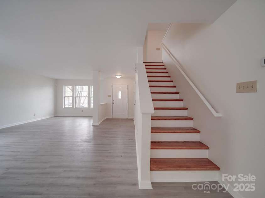 3227 Deshler Morris Lane, Charlotte, NC 28216.  MLS# CAR4244473, YatesRealty ID 6645. 
