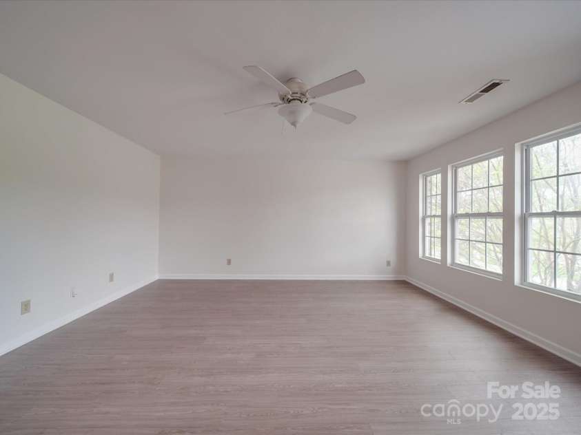 3227 Deshler Morris Lane, Charlotte, NC 28216.  MLS# CAR4244473, YatesRealty ID 6645. 