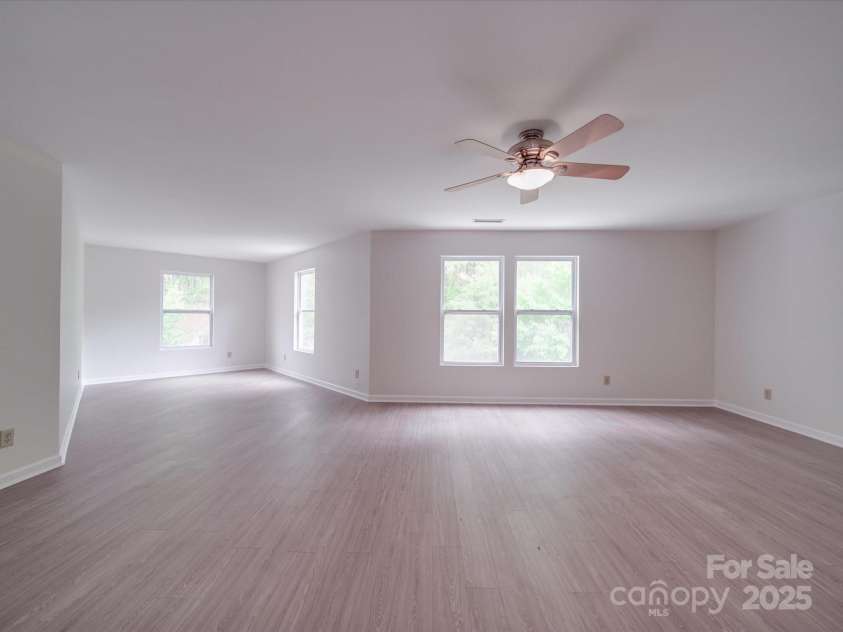 3227 Deshler Morris Lane, Charlotte, NC 28216.  MLS# CAR4244473, YatesRealty ID 6645. 
