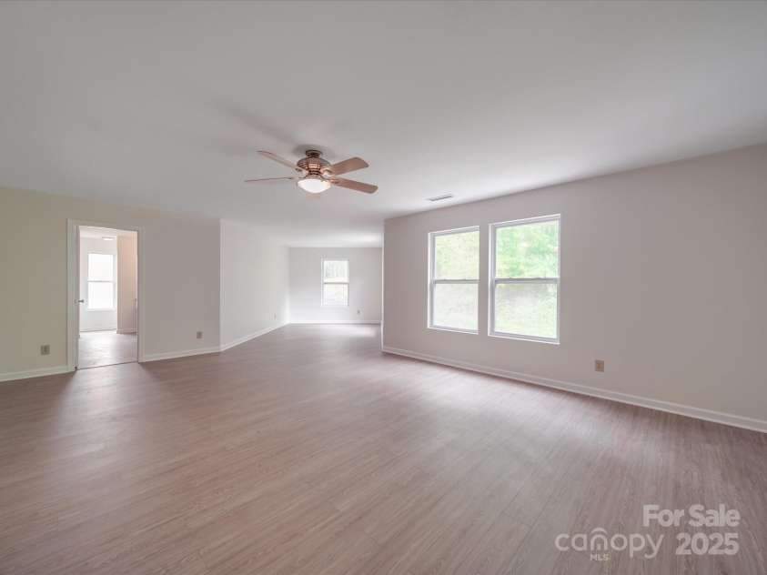 3227 Deshler Morris Lane, Charlotte, NC 28216.  MLS# CAR4244473, YatesRealty ID 6645. 