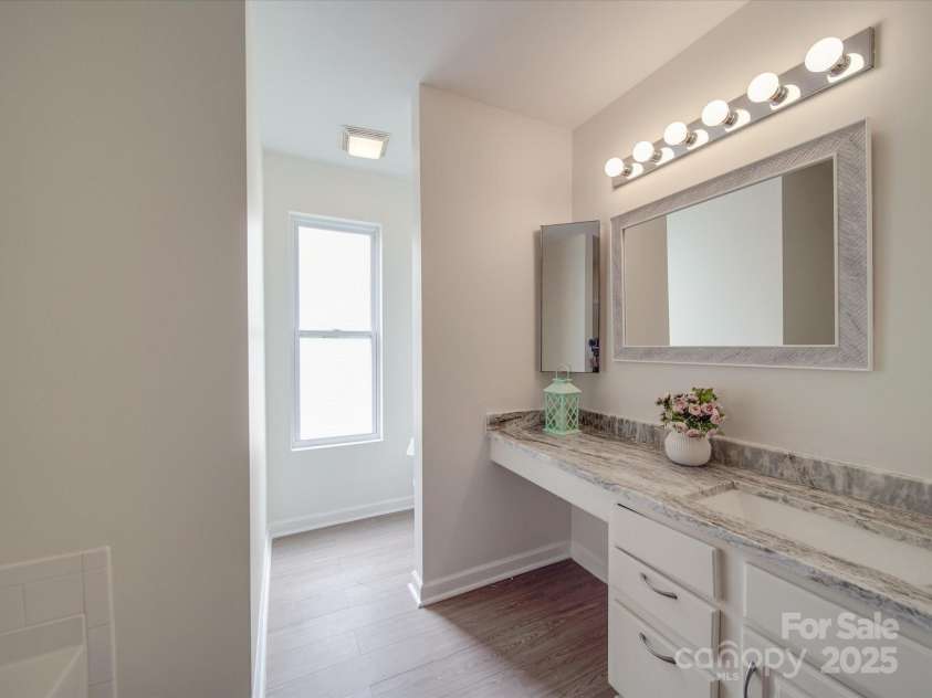 3227 Deshler Morris Lane, Charlotte, NC 28216.  MLS# CAR4244473, YatesRealty ID 6645. 