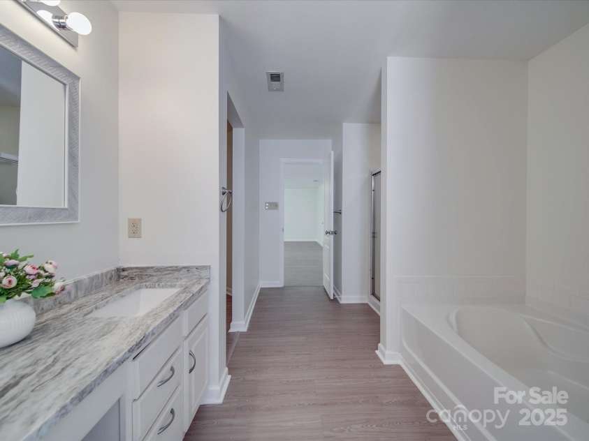 3227 Deshler Morris Lane, Charlotte, NC 28216.  MLS# CAR4244473, YatesRealty ID 6645. 