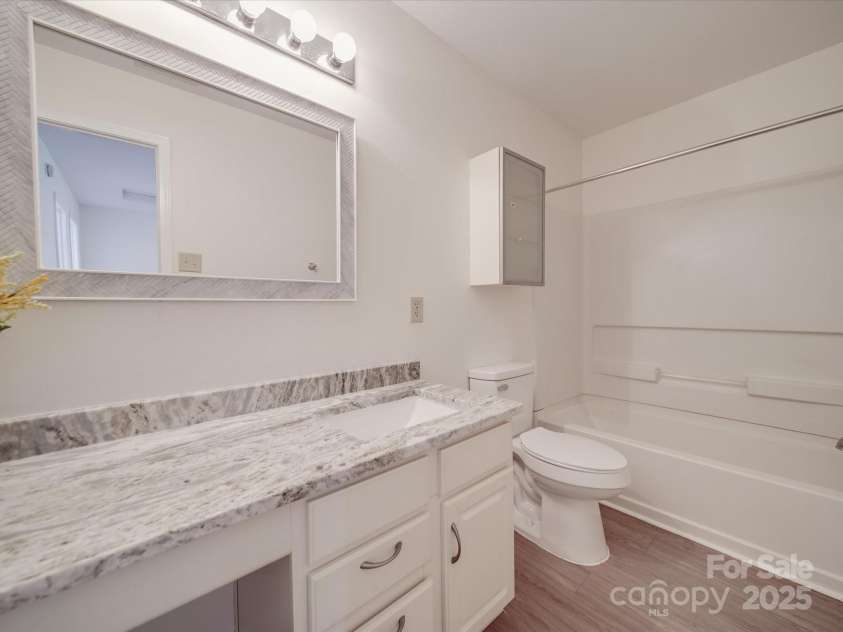 3227 Deshler Morris Lane, Charlotte, NC 28216.  MLS# CAR4244473, YatesRealty ID 6645. 