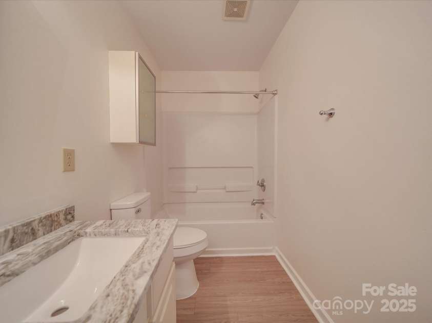 3227 Deshler Morris Lane, Charlotte, NC 28216.  MLS# CAR4244473, YatesRealty ID 6645. 