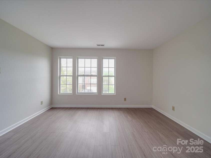3227 Deshler Morris Lane, Charlotte, NC 28216.  MLS# CAR4244473, YatesRealty ID 6645. 