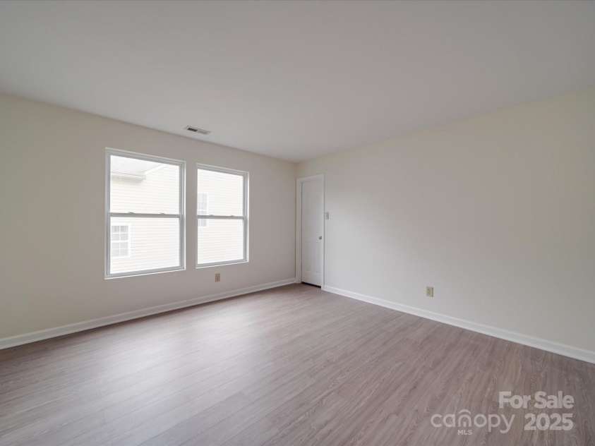 3227 Deshler Morris Lane, Charlotte, NC 28216.  MLS# CAR4244473, YatesRealty ID 6645. 