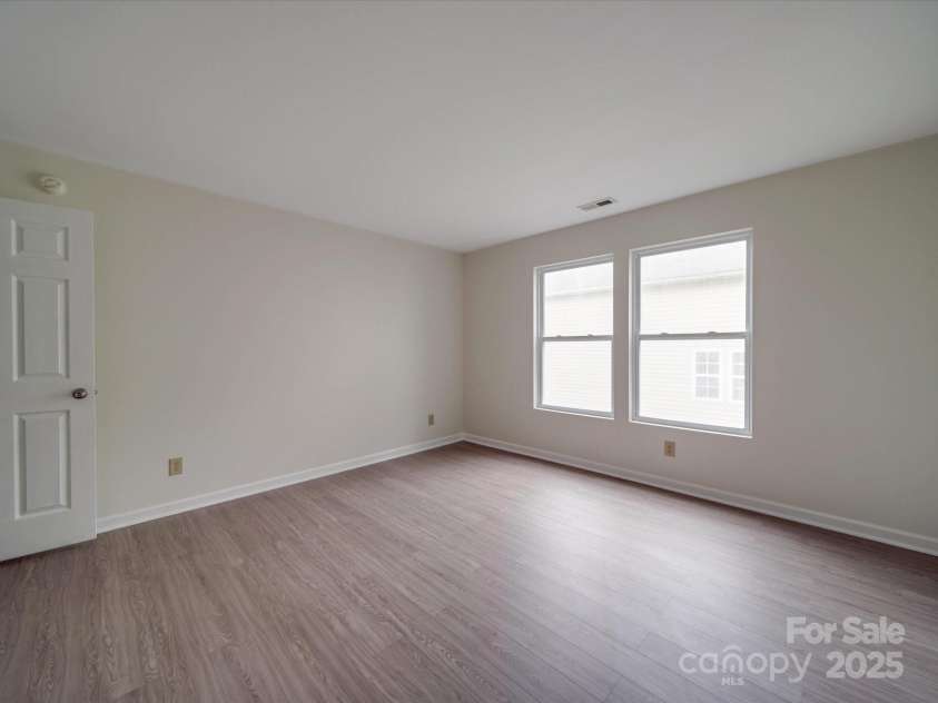 3227 Deshler Morris Lane, Charlotte, NC 28216.  MLS# CAR4244473, YatesRealty ID 6645. 