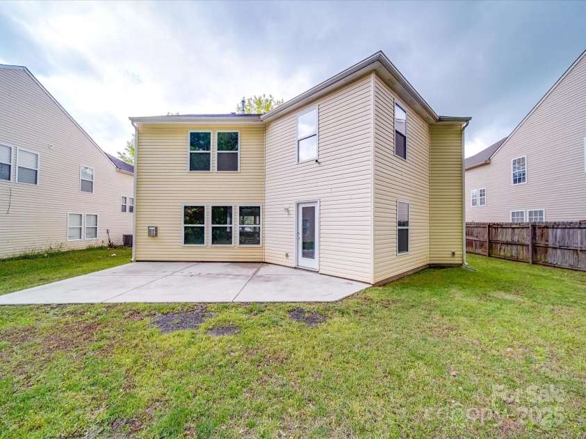 3227 Deshler Morris Lane, Charlotte, NC 28216.  MLS# CAR4244473, YatesRealty ID 6645. 
