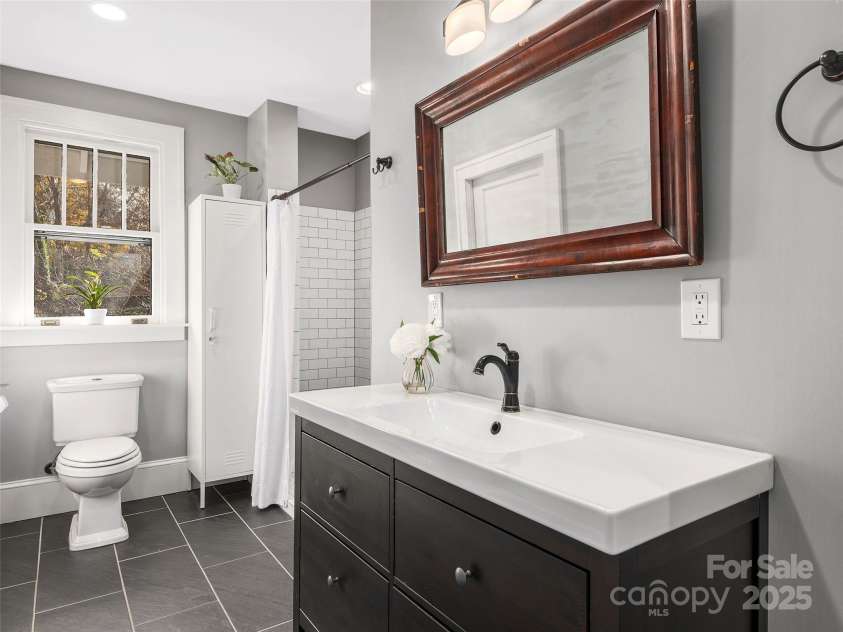 21 Coleman Avenue, Asheville, NC 28801.  MLS# CAR4235006, YatesRealty ID 6646. 