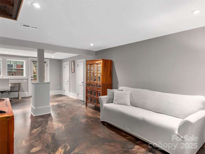 21 Coleman Avenue, Asheville, NC 28801.  MLS# CAR4235006, YatesRealty ID 6646. 