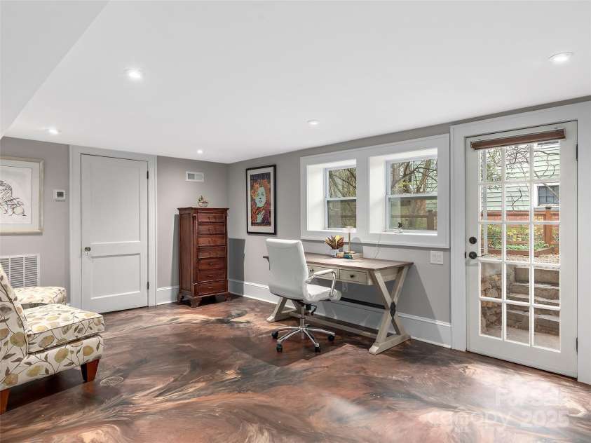 21 Coleman Avenue, Asheville, NC 28801.  MLS# CAR4235006, YatesRealty ID 6646. 