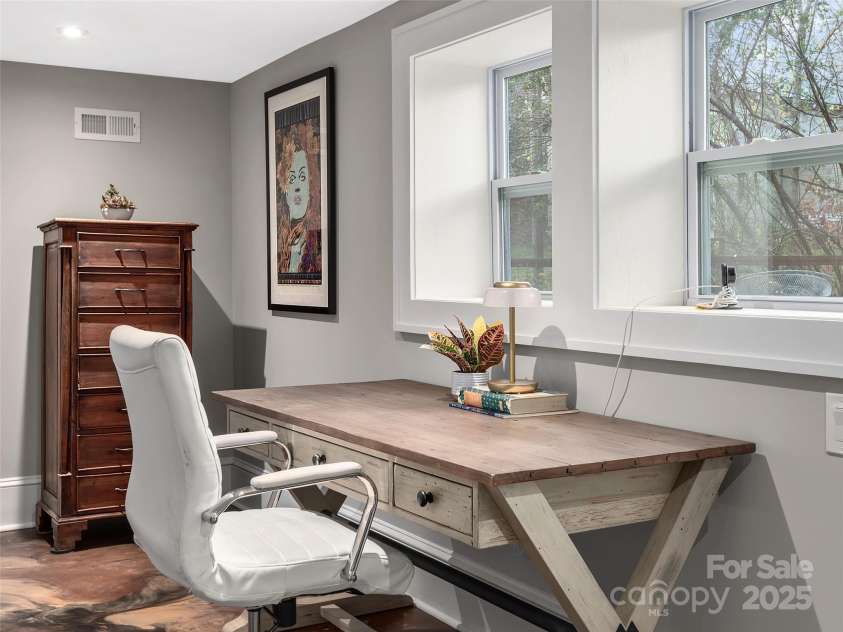 21 Coleman Avenue, Asheville, NC 28801.  MLS# CAR4235006, YatesRealty ID 6646. 