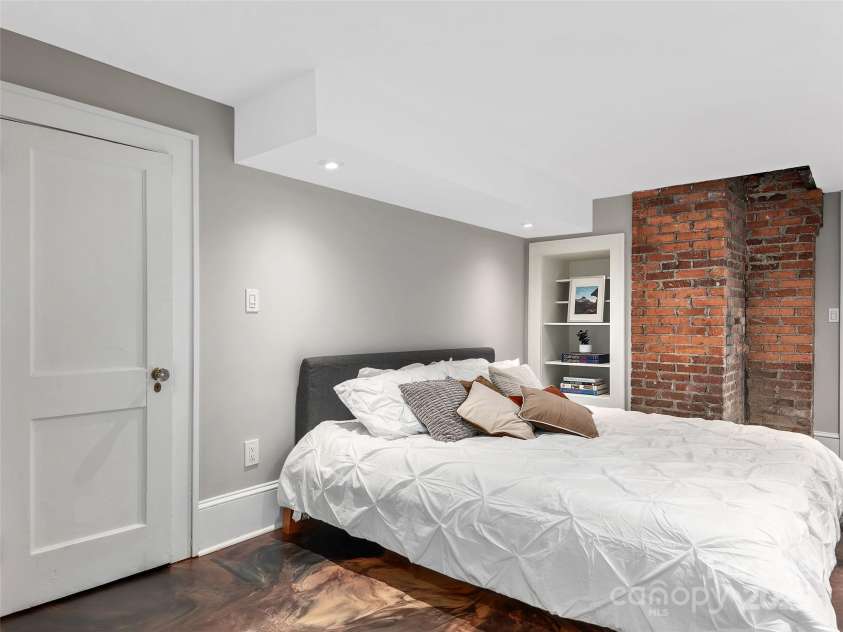 21 Coleman Avenue, Asheville, NC 28801.  MLS# CAR4235006, YatesRealty ID 6646. 