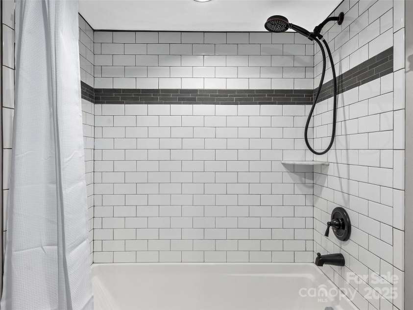 21 Coleman Avenue, Asheville, NC 28801.  MLS# CAR4235006, YatesRealty ID 6646. 