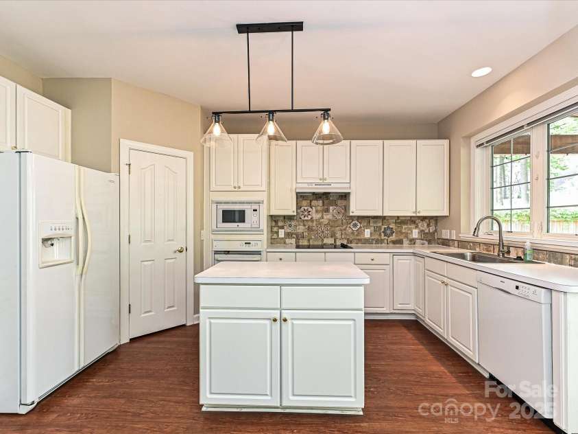 6112 Swanston Drive, Charlotte, NC 28269.  MLS# CAR4244362, YatesRealty ID 6647. 