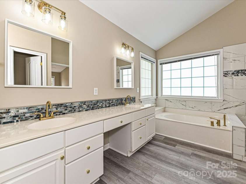 6112 Swanston Drive, Charlotte, NC 28269.  MLS# CAR4244362, YatesRealty ID 6647. 