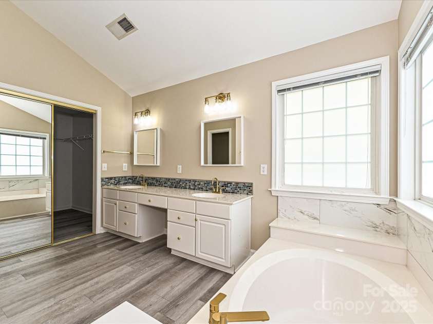 6112 Swanston Drive, Charlotte, NC 28269.  MLS# CAR4244362, YatesRealty ID 6647. 