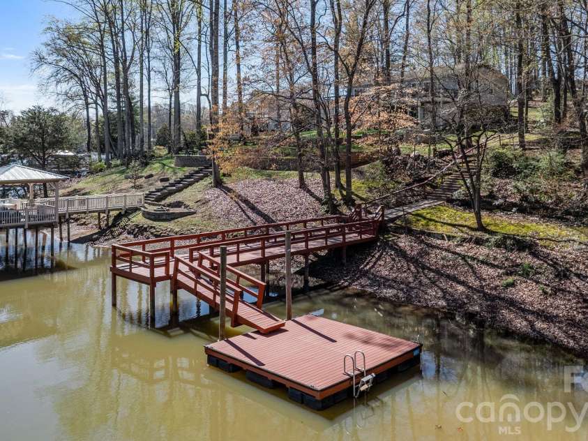 8032 Lakeview Drive, Denver, NC 28037.  MLS# CAR4359388, YatesRealty ID 6647. 