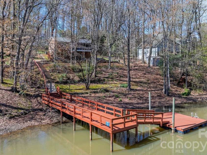 8032 Lakeview Drive, Denver, NC 28037.  MLS# CAR4359388, YatesRealty ID 6647. 