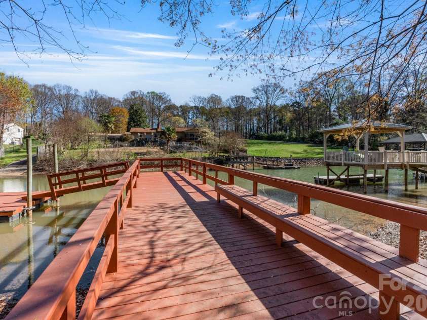 8032 Lakeview Drive, Denver, NC 28037.  MLS# CAR4359388, YatesRealty ID 6647. 