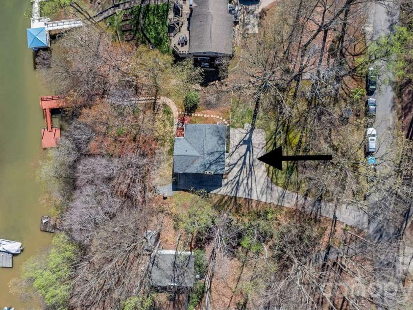 8032 Lakeview Drive, Denver, NC 28037.  MLS# CAR4359388, YatesRealty ID 6647. 