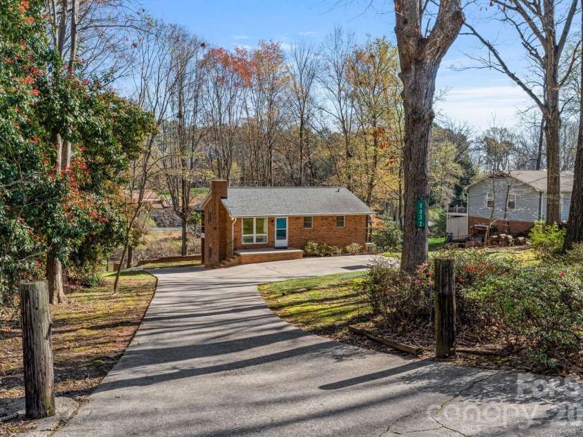 8032 Lakeview Drive, Denver, NC 28037.  MLS# CAR4359388, YatesRealty ID 6647. 