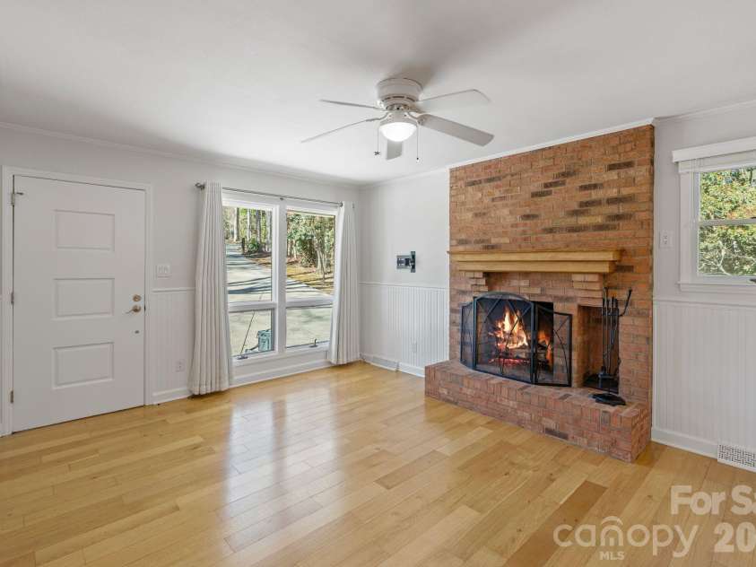 8032 Lakeview Drive, Denver, NC 28037.  MLS# CAR4359388, YatesRealty ID 6647. 