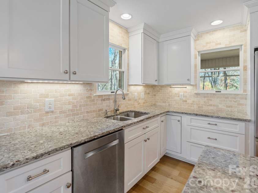 8032 Lakeview Drive, Denver, NC 28037.  MLS# CAR4359388, YatesRealty ID 6647. 