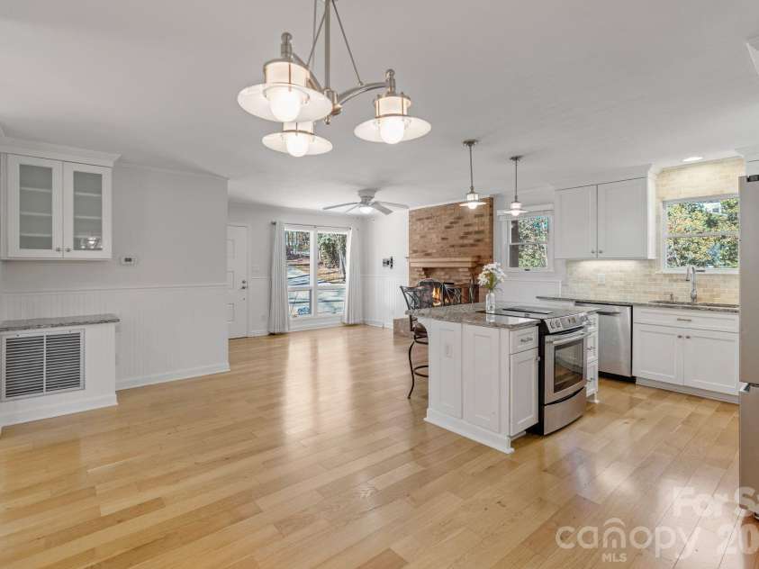 8032 Lakeview Drive, Denver, NC 28037.  MLS# CAR4359388, YatesRealty ID 6647. 