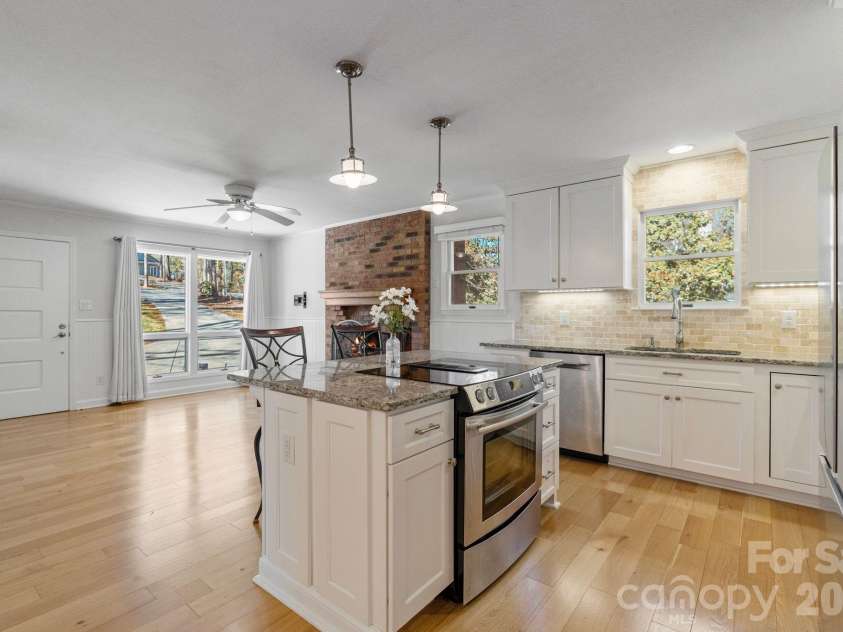 8032 Lakeview Drive, Denver, NC 28037.  MLS# CAR4359388, YatesRealty ID 6647. 
