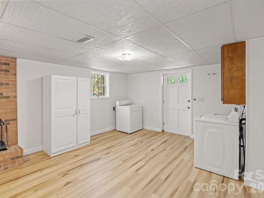 8032 Lakeview Drive, Denver, NC 28037.  MLS# CAR4359388, YatesRealty ID 6647. 