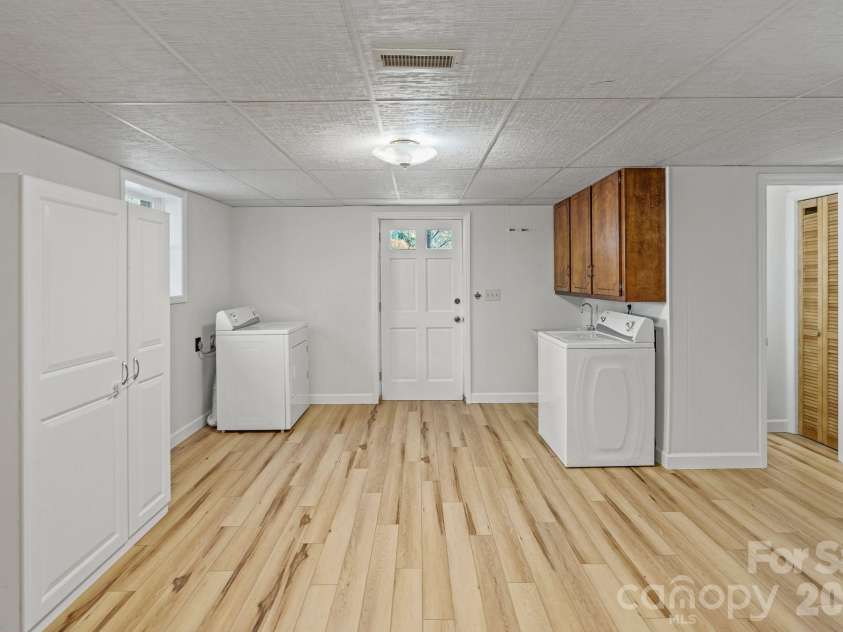 8032 Lakeview Drive, Denver, NC 28037.  MLS# CAR4359388, YatesRealty ID 6647. 