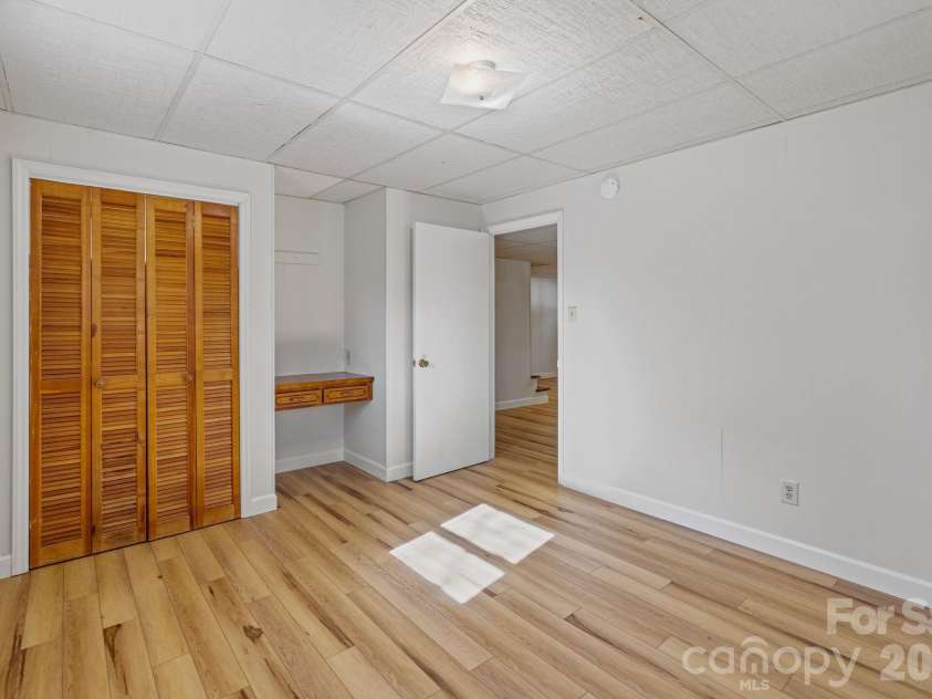 8032 Lakeview Drive, Denver, NC 28037.  MLS# CAR4359388, YatesRealty ID 6647. 