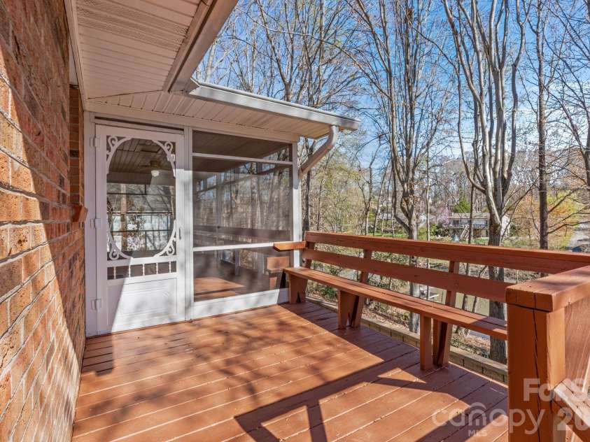 8032 Lakeview Drive, Denver, NC 28037.  MLS# CAR4359388, YatesRealty ID 6647. 