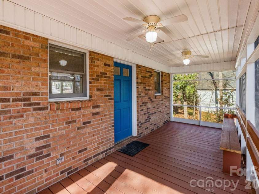 8032 Lakeview Drive, Denver, NC 28037.  MLS# CAR4359388, YatesRealty ID 6647. 