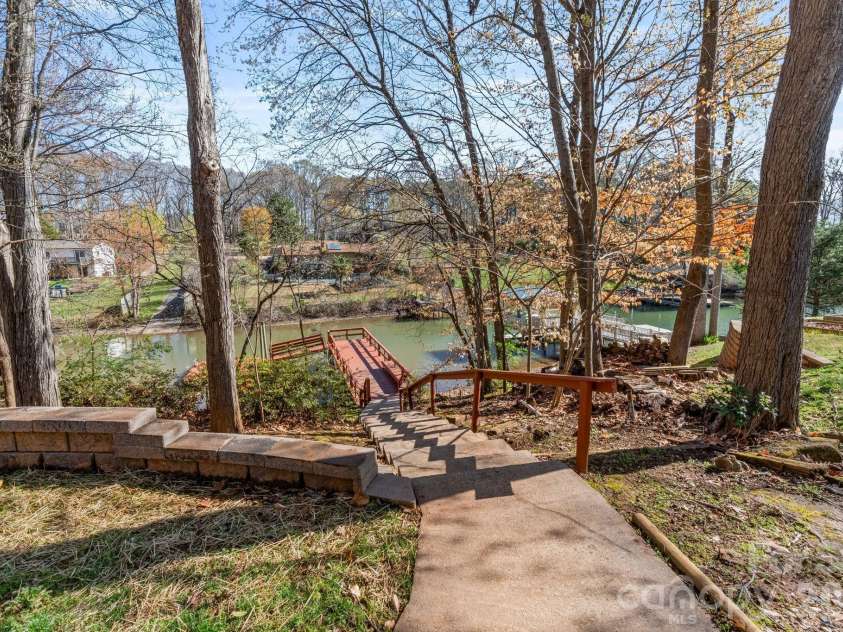 8032 Lakeview Drive, Denver, NC 28037.  MLS# CAR4359388, YatesRealty ID 6647. 