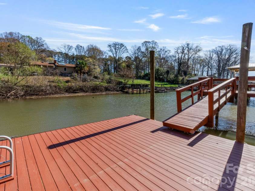 8032 Lakeview Drive, Denver, NC 28037.  MLS# CAR4359388, YatesRealty ID 6647. 