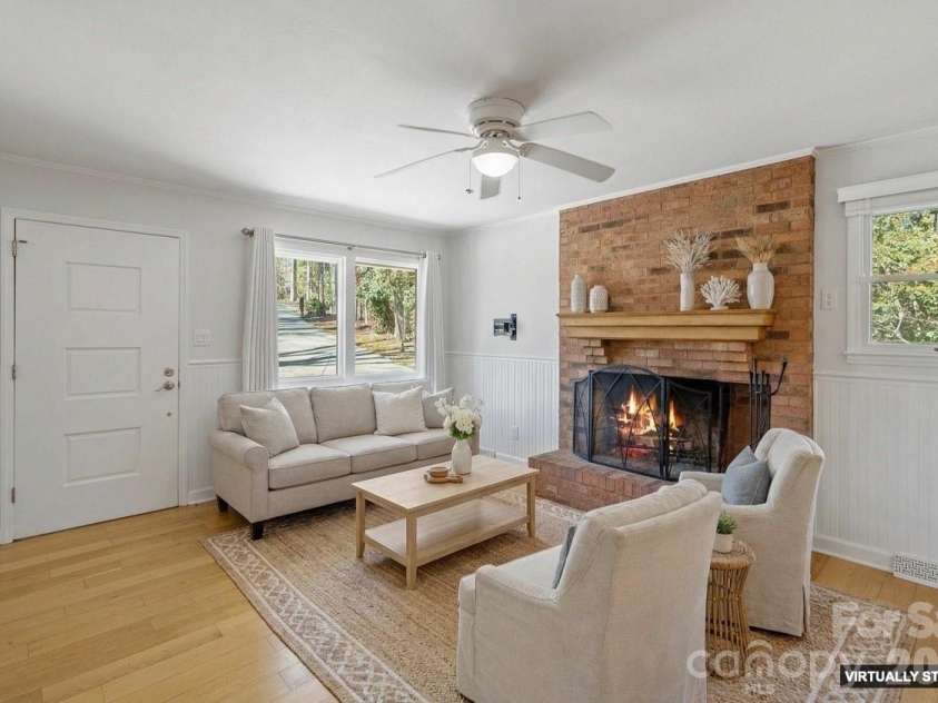 8032 Lakeview Drive, Denver, NC 28037.  MLS# CAR4359388, YatesRealty ID 6647. 
