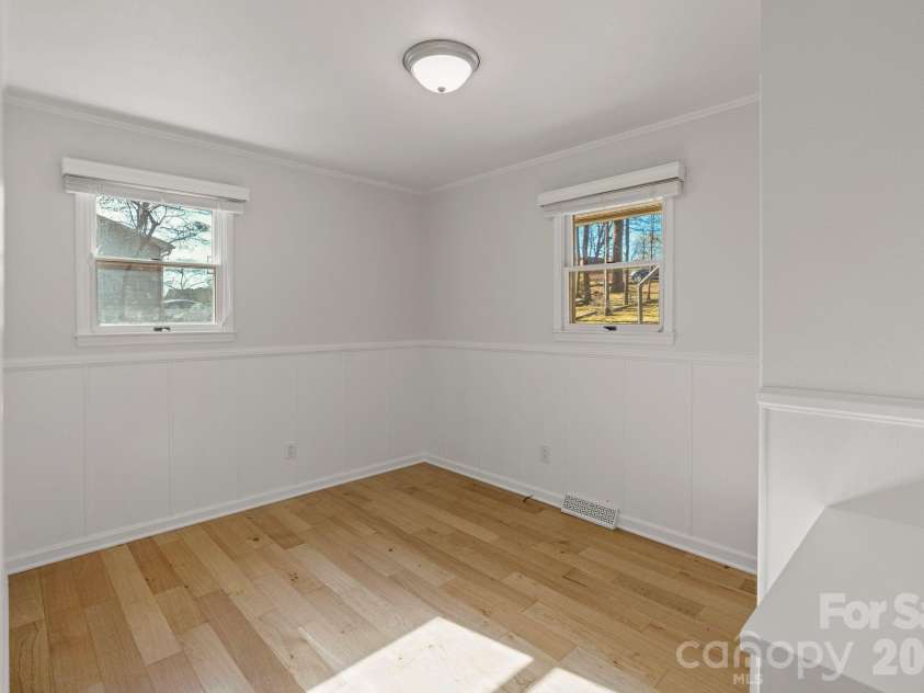 8032 Lakeview Drive, Denver, NC 28037.  MLS# CAR4359388, YatesRealty ID 6647. Primary Bedroom on main 