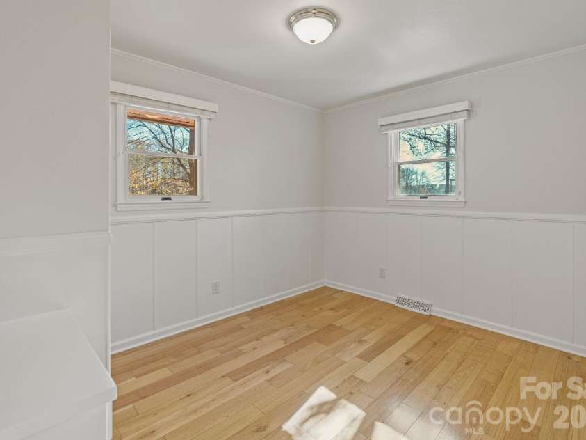 8032 Lakeview Drive, Denver, NC 28037.  MLS# CAR4359388, YatesRealty ID 6647. Secondary Bedroom on main 