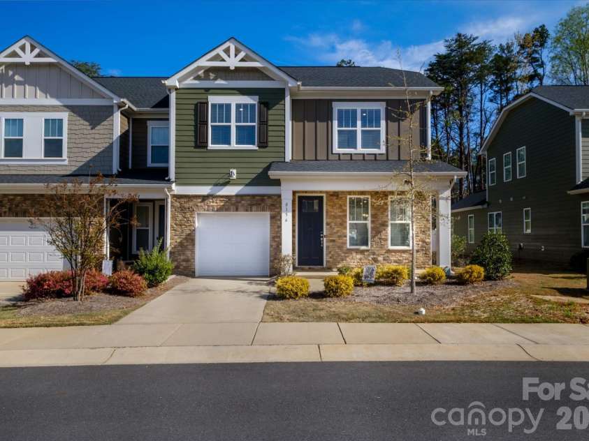 8156 Merryvale Lane, Charlotte, NC 28214.  MLS# CAR4361010, YatesRealty ID 6648. 
