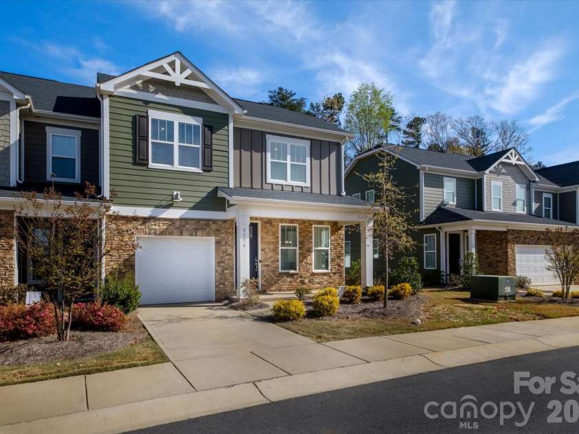 8156 Merryvale Lane, Charlotte, NC 28214.  MLS# CAR4361010, YatesRealty ID 6648. 