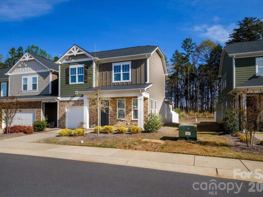 8156 Merryvale Lane, Charlotte, NC 28214.  MLS# CAR4361010, YatesRealty ID 6648. 
