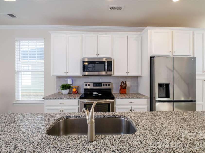 8156 Merryvale Lane, Charlotte, NC 28214.  MLS# CAR4361010, YatesRealty ID 6648. 
