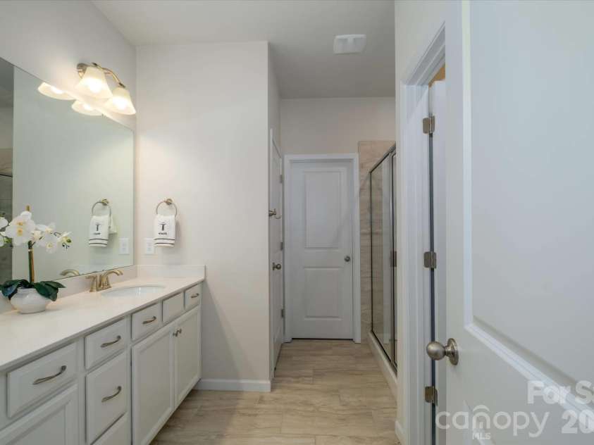 8156 Merryvale Lane, Charlotte, NC 28214.  MLS# CAR4361010, YatesRealty ID 6648. 