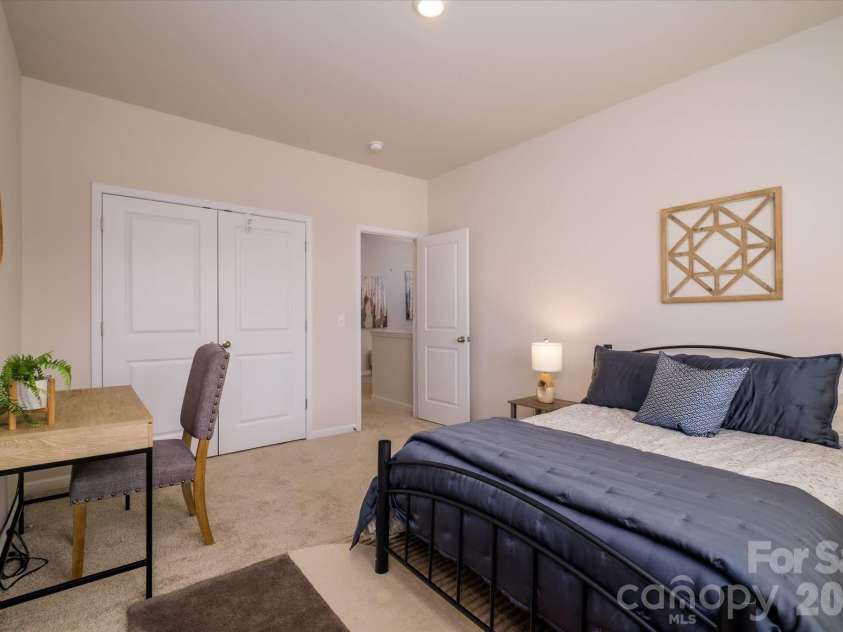 8156 Merryvale Lane, Charlotte, NC 28214.  MLS# CAR4361010, YatesRealty ID 6648. 