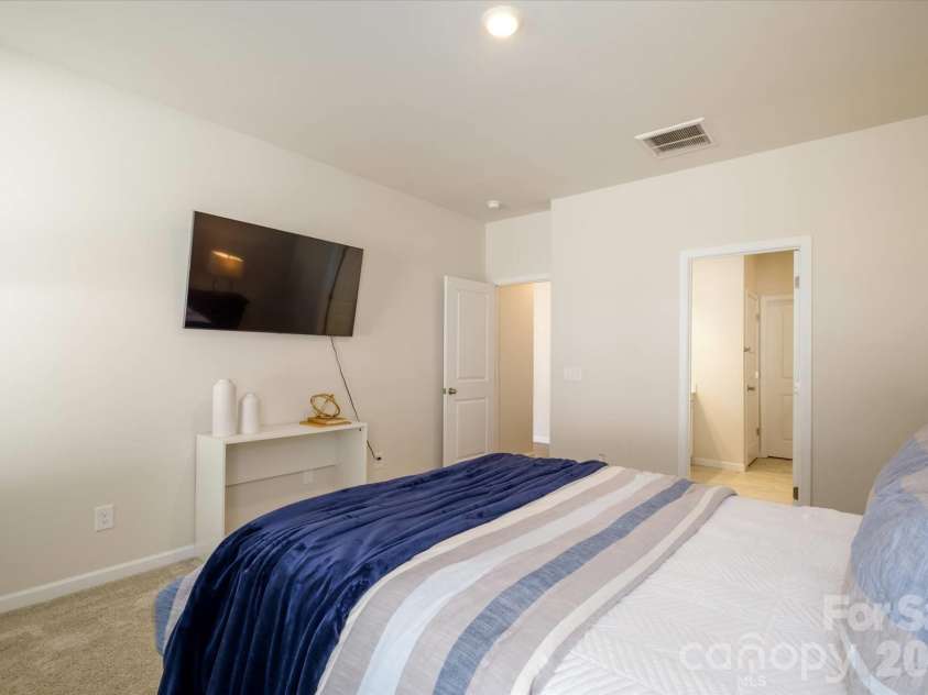 8156 Merryvale Lane, Charlotte, NC 28214.  MLS# CAR4361010, YatesRealty ID 6648. 